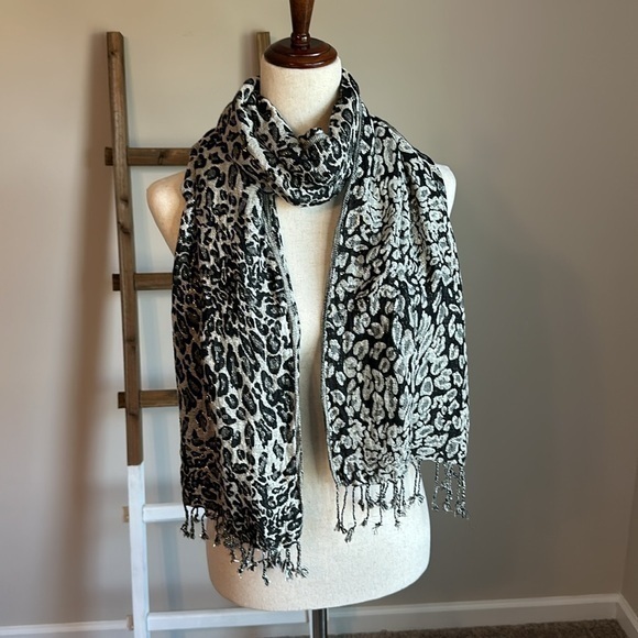 Source Unknown Accessories - Animal Print Scarf with Fringe